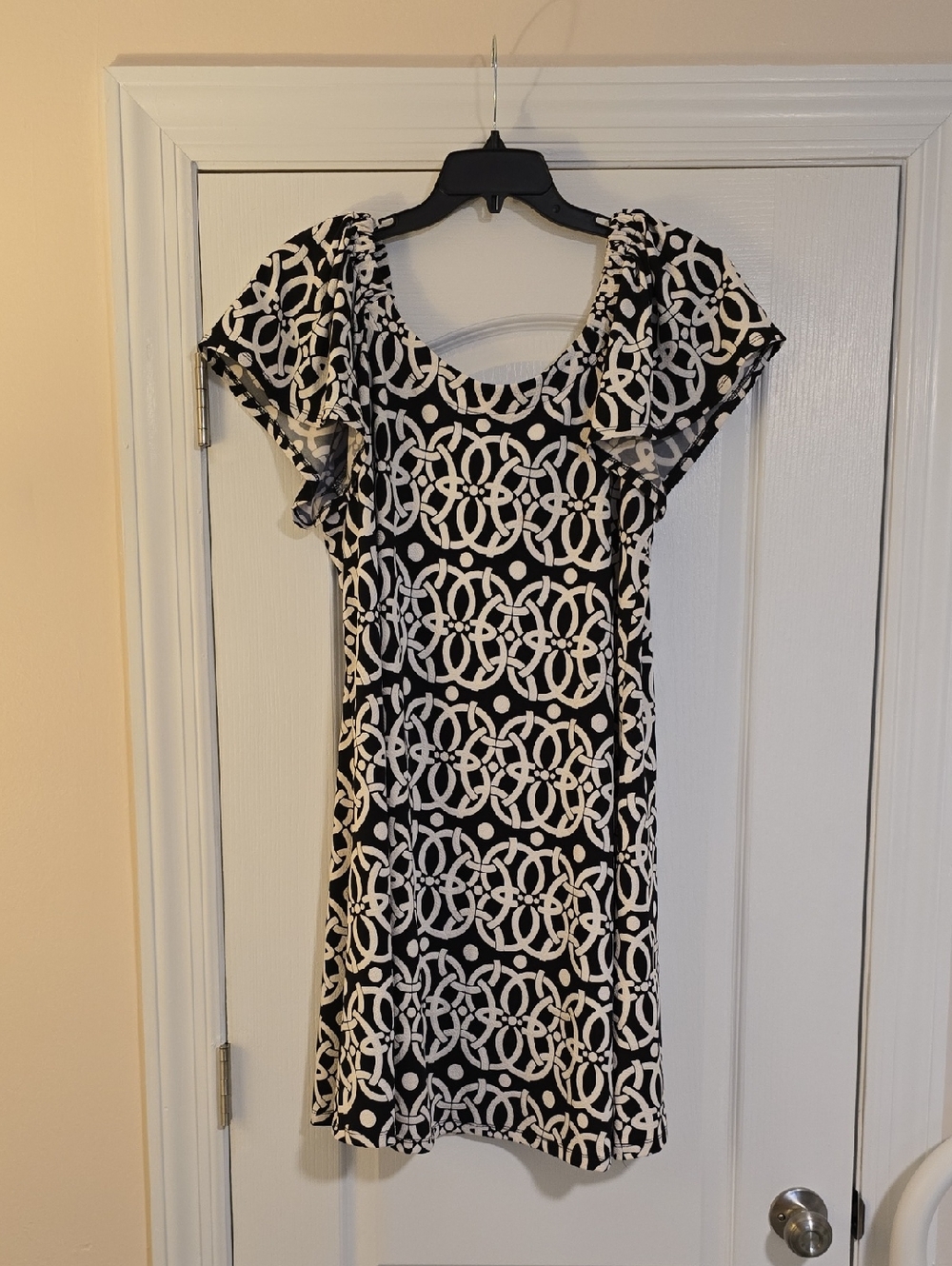 Robbie Bee Black & White Geometric Scoop Neck Mini Dress